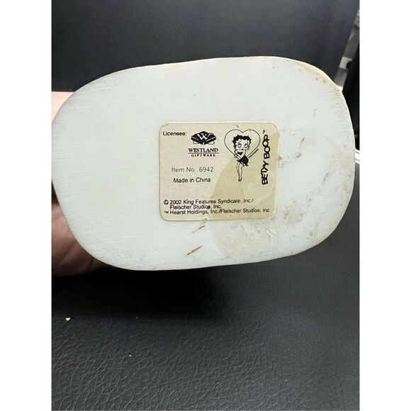 Vintage Betty Boop Patriotic Figurine Statue with American Flag & Dog, By Westfi - Picture 10 of 10